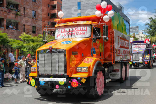 Desfile de autos clásicos y antiguos,Feria de las Flores,Medellín,Antioquia / Parade of classic and old cars,Flower Fair,Medellín,Antioquia