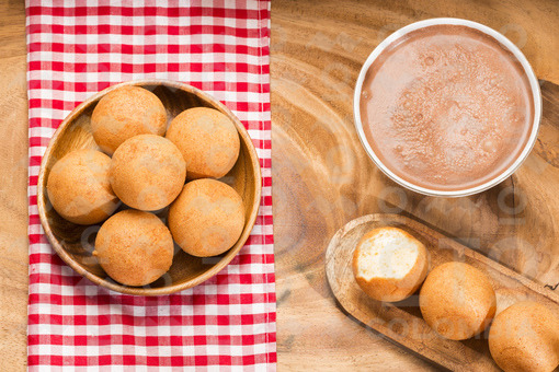 Buñuelos con Chocolate caliente / Fritter with hot chocolate