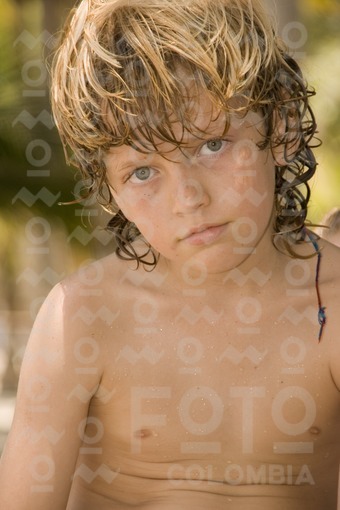 Niño en la playa/ Boy at the Beach