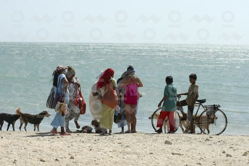 Gente en la Playa - Cabo de la Vela, Guajira / People on the Beach - Cabo de la Vela, Guajira