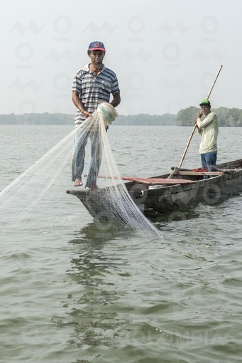 Pescadores,Ciénaga Grande de Santa Marta,Magdalena / Fishermen,Great swamp,Santa Marta,Magdalena