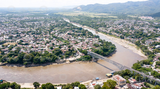 Puente Ospina Pérez Entre Flandes y Girardot / Ospina Pérez Bridge Between Flandes and Girardot